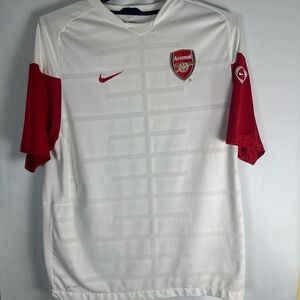 Arsenal Men's White & Red Nike Football Jersey training. 2010-2011